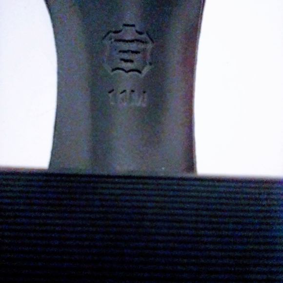 L Miller Black Faux Suede Rhinestone Toe Ankle Strap 2 1/2" Heels sz 11 M - Picture 7 of 8